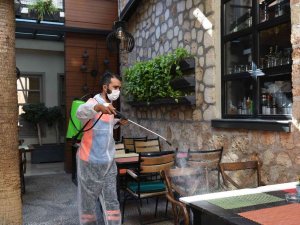 Muratpaşa Belediyesi’nden Festival Öncesi Kaleiçi’nde Dezenfekte Çalışması