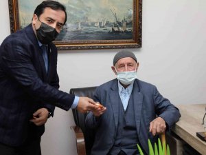 Temizlik Görevlisinden ’İnsanlık Ölmemiş’ Dedirten Davranış