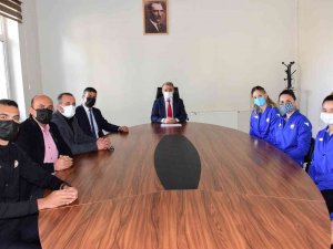 Kaymakam Öztürk’e Voleybolculardan Ziyaret
