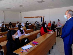 Hasret Bitti, Öğrencileri İle Buluştu