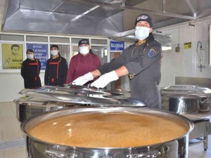 Taşımalı Sistemdeki 3 Bin Öğrencinin Yemeği Bu Mutfaktan Çıkıyor