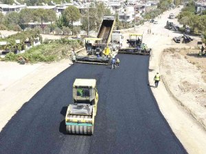 Büyükşehir 15 Farklı Noktada Yol Yapım Çalışmalarına Devam Ediyor