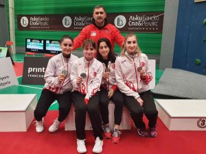 Erzincanlı Sporcular Badminton Milli Takımının Gururu Oldu