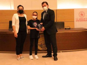 Başarılı Sporcular Ödüllendirildi