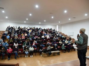 Yazar Özgünaydın Üniversite Öğrencileriyle Buluştu