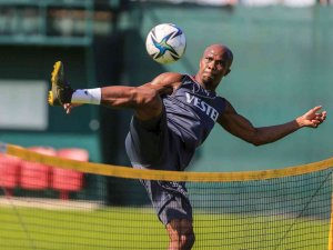 Trabzonspor’da Nwakaeme Eldivenleri Giydi