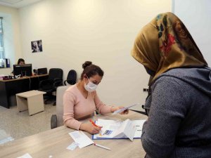 Van Büyükşehir Belediyesi Sosyal Kart İle 2 Bin 77 Dar Gelirli Aileye Ulaştı