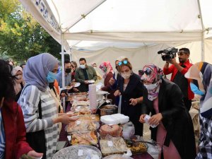 Elazığ’da Fırat Üniversitesi Kadın Kolları Tarafından Hayır Çadırı Açıldı