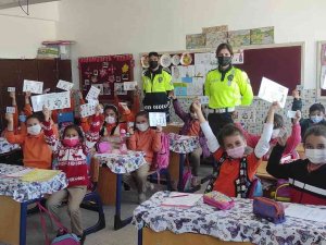 Afyonkarahisar’da “Ailemin Ve Ülkemin Trafik Polisiyim” Devam Ediyor