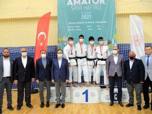 Osmangazili Judocular Üçüncülük Kürsüsünde