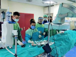 İ̇ğne Deliğinden Ameliyat