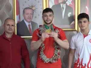 Türkiye’yi 51 Ülke Arasında Temsil Etti, Dünya Şampiyonu Oldu