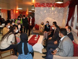 Vali Öksüz, Yurtlarda İncelemede Bulundu