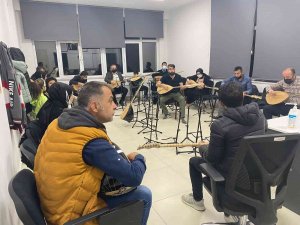 Kasmek’te Bağlama Kursları Başladı