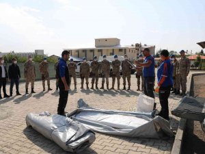 Bingöl’de 43 Jandarma Personeline Çadır Kurma Eğitimi Verildi