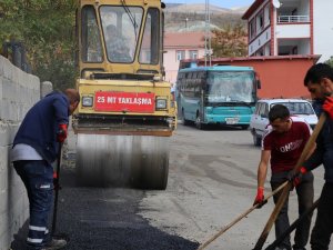 Erzincan’da Asfalt Yama Çalışmaları Devam Ediyor