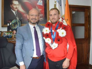 Dünya Üçüncüsü Eryılmaz, Memleketinde Coşkuyla Karşılandı