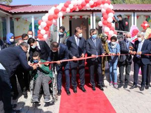 Ahlat’ta Saadet Ayber Özel Eğitim Uygulama Okulu Törenle Açıldı