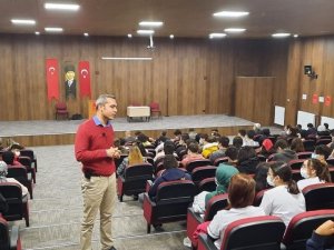 Kaymakam Çiçek, Lise Öğrencilerine Mesleğini Tanıttı