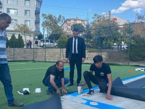 Pursaklar’da Halı Sahalar Yenileniyor