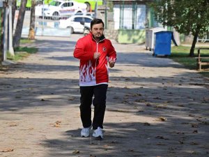 Kendisine Garip Bakanları Şampiyonluklarıyla Utandırıyor