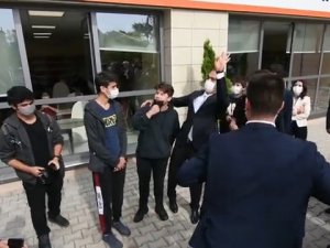 Öğrencinin “Okullar Tatil Olacak Mı” Sorusuna Bakan Özer’den Gülümseten Yanıt