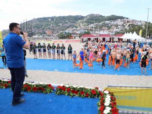 Dünya’nın En Büyük Açık Su Yüzme Yarışları Serisi Oceanman Başlıyor