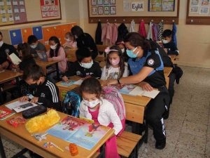 Jandarma Ve Emniyet Öğrencileri Bilgilendirdi