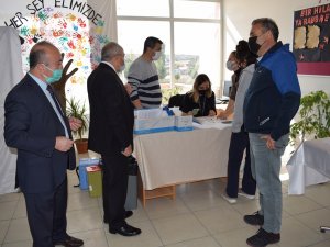 Fen Lise Öğrencileri Okullarında Covid-19 Aşısı Yaptırdı