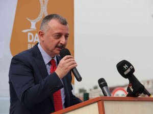 Başkan Büyükakın: “İ̇ki Tane Heykeli Açmak İçin 2 Genel Başkan, 4 Büyükşehir Belediye Başkanı Çağırıyorlar”