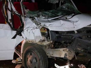 Giresun’da Minibüs İle Traktör Çarpıştı: 3 Yaralı