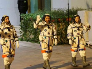 Çin, Shenzhou-13 İnsanlı Uzay Aracını Uzaya Fırlattı