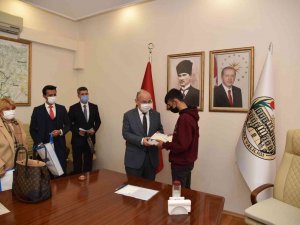 Elginkan Vakfından Öğrencilere 500 Tablet Desteği