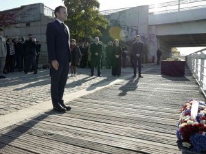Fransa Tarihinde Bir İlk: Cumhurbaşkanı Macron Yüzlerce Cezayirlinin Öldürüldüğü Katliamın 60. Yıldönümünü Törenine Katıldı