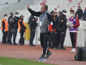 Sivasspor Yardımcı Antrenörü Bülent Albayrak, Maçta Kırmızı Kart Gördü