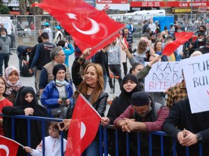 Aşı Karşıtları İ̇zmir’de Toplandı