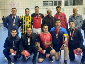 Eleşkirt’te Kurumlar Arası Voleybol Turnuvası Şampiyonu İ̇lçe Jandarma Takımı Oldu