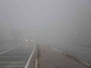 Bolu Dağı Sisle Kaplandı, Görüş Mesafesi 20 Metreye Düştü