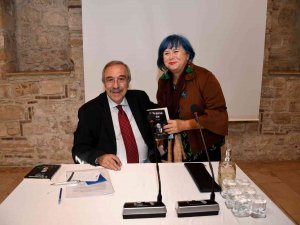 Altın Güvercin’in Duayen İ̇smi Tüker, Kuşadası Halkı İle Buluştu