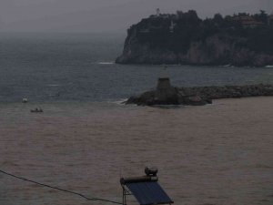 Zonguldak Limanı Sarıya Boyandı