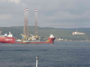 Dev Platform Taşıyan Gemi Çanakkale Boğazı’nda