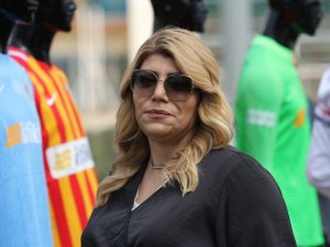 Kayserispor Başkanı Berna Gözbaşı, Kadın Futbol Takımı Aldı