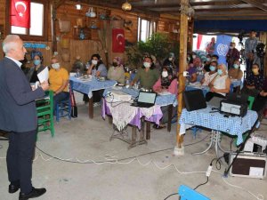 Akdeniz’de Kadın Çiftçilere İ̇ş Sağlığı Ve Güvenliği Eğitimi Verildi