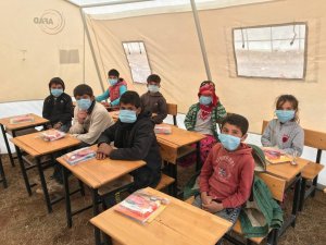 Çadırda Eğitim İçin İlk Ders Zili Çaldı