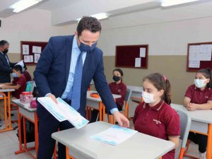 Ortaokul Öğrencilerine Lgs Soru Fasikülleri Dağıtılıyor