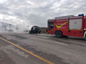 Seyir Halindeki Otomobil Aniden Alev Aldı