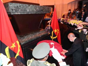 Cumhurbaşkanı Erdoğan, Angola’nın İlk Devlet Başkanı Antonio Agostinho Neto’nun Anıt Mezarını Ziyaret Etti