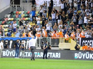 Mustafa Denizli’den Taraftara Övgü