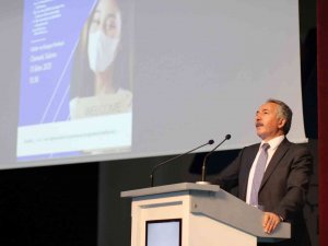 Ai̇çü Rektörü Prof. Dr. Karabulut Öğrencilerle Bir Araya Geldi