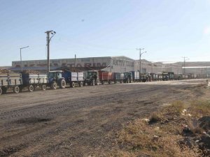 Malazgirt’te Kilometrelerce Pancar Kuyruğu Oluştu